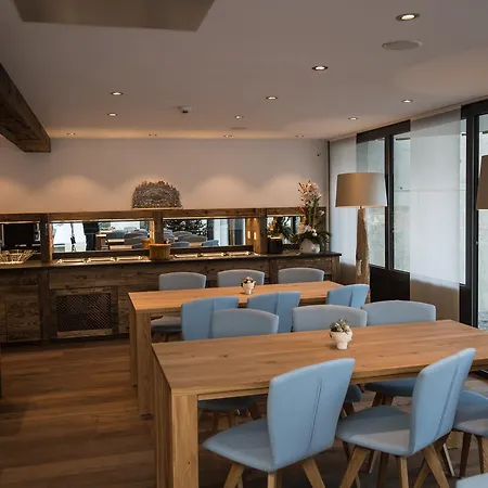 Ξενοδοχείο με διαμερίσματα Panorama Ζερμάτ